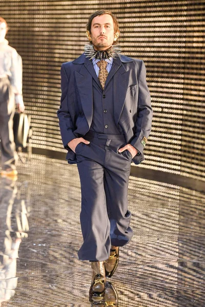 Look 46